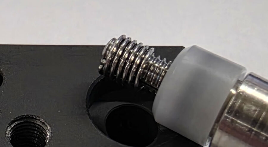工具にヘリサートをセットする拡大